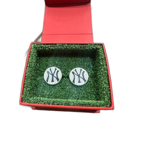 MLB New York Yankees Pinstripe Cufflinks - Picture 6 of 6